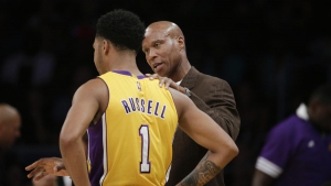 D'Angelo Russell a colloquio con Byron Scott.