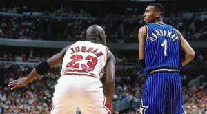 CHICAGO - MAY 14: Anfernee Hardaway #1 of the Orlando Magic looks to make a move against Michael Jordan #23 of the Chicago Bulls during Game Four of the 1995 Eastern Conference Semi-Finals at the United Center on May 14, 1995 in Chicago, Illinois. NOTE TO USER: User expressly acknowledges that, by downloading and or using this photograph, User is consenting to the terms and conditions of the Getty Images License agreement. Mandatory Copyright Notice: Copyright 1995 NBAE (Photo by Nathaniel S. Butler/NBAE via Getty Images)