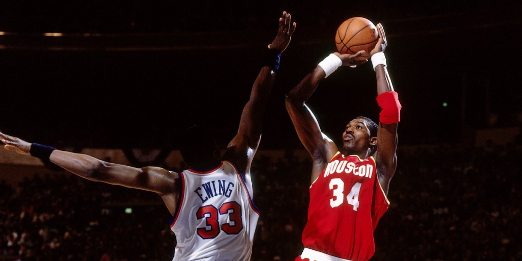 Hakeem olajuwon contro pat ewing