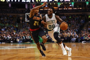 Bazemore in marcatura su Crowder