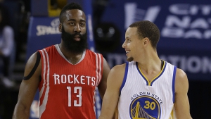 James Harden (Houston Rockets) e Stephen Curry (Golden State Warriors)