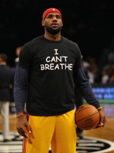 LeBron James con la maglia "I can't breathe"