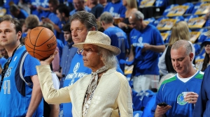 130902082246-jimmy-goldstein-sideline-2011-finals-090213.1200x672