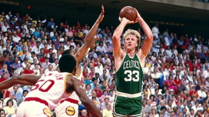 Larry Bird al tiro contro gli Houston Rockets