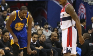 Kevin Durant è costretto ad abbandonare la sfida con Washington: per lui almeno un mese di stop