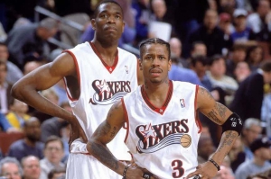 Allen Iverson e Dikembe Mutombo