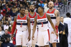 Il quintetto di Washington. Da sinistra: John Wall, Otto Porter (sullo sfondo), Markieff Morris, Bradley Beal e Marcin Gortat