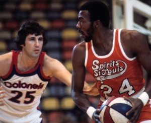 Marvin Barnes, stella degli Spirits, in azione contro i Kentucky Colonels