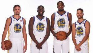 I 'Fab Four' di Golden State: Klay Thompson (#11), Draymond Green (#23), Kevin Durant (#35) e Stephen Curry (#30)
