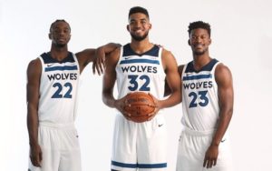 I 'Big Three' di Minnesota: Andrew Wiggins (#22), Karl-Anthony Towns (#32) e Jimmy Butler (#23)