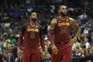 Inizio 'zoppicante' per i Cavs di Dwyane Wade (#9) e LeBron James (#23)