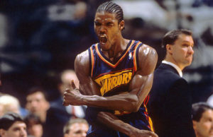 Latrell Sprewell con la maglia inaugurata dagli Warriors nel 1997