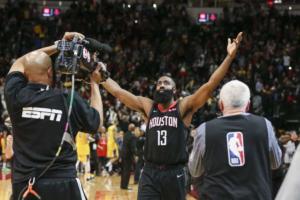 james-harden-festeggia