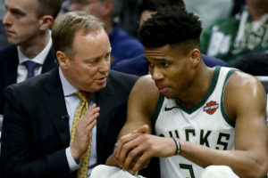 Coach Mike Budenholzer e Giannis Antetokounmpo