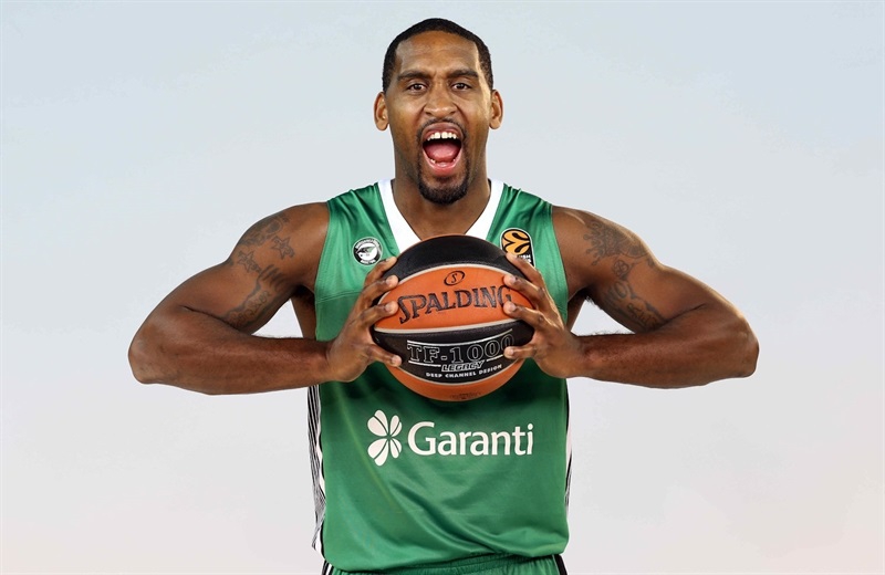 bradley-wanamaker-darussafaka-dogus-istanbul-media-day-2016-eb16