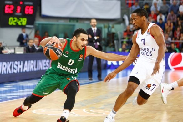 Efes-Barcelona: Shane Larkin sarà ancora guida della squadra di coach Ataman