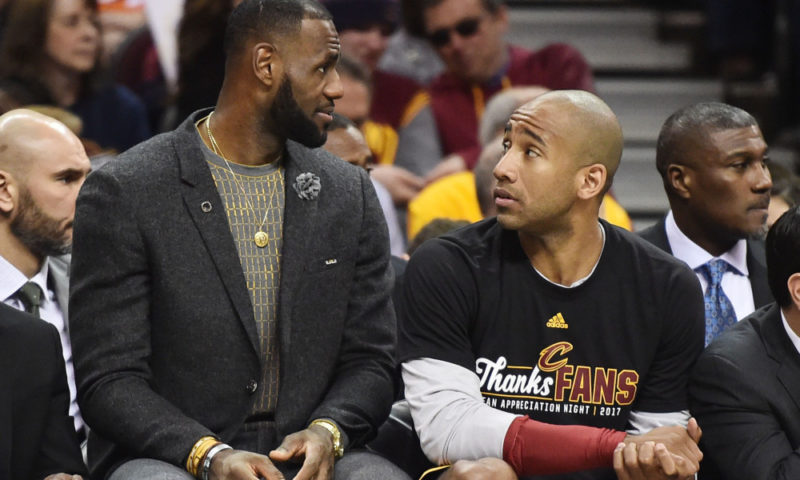 Dahntay Jones e LeBron James