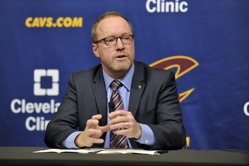 David Griffin che parla in conferenza stampa