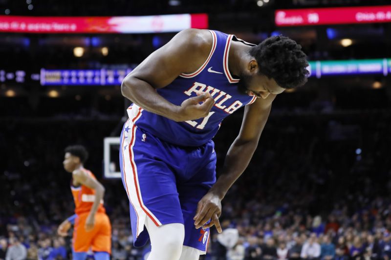 Embiid infortunio polso