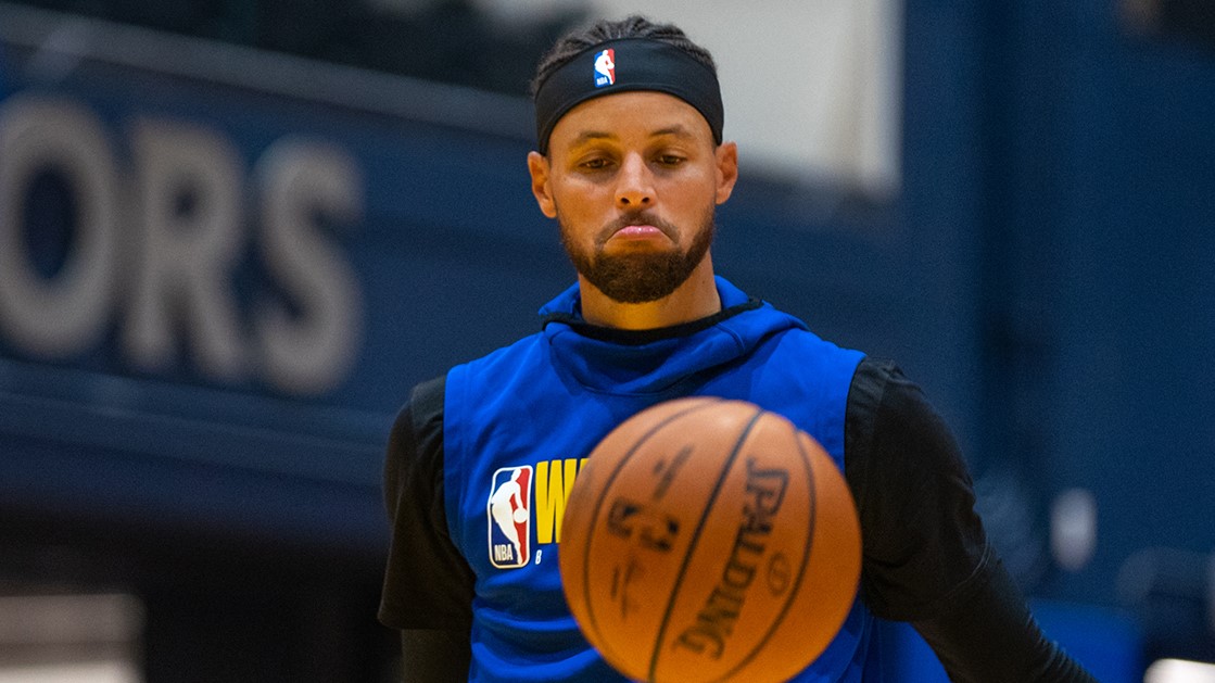 Warriors-senza-Green-e-Wiseman-al-training-camp-ma-con-Curry-pronto-a-rinnovare-il-contratto