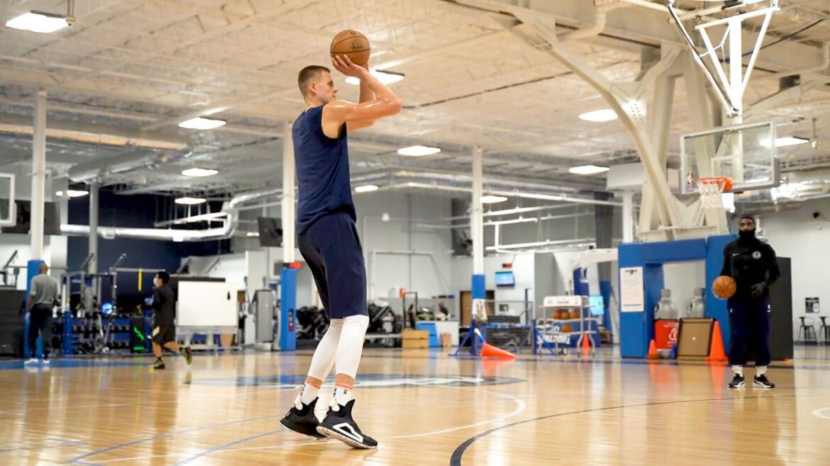 Kristaps-Porzingis-si-prepara-al-rientro-in-campo-il-prossimo-gennaio