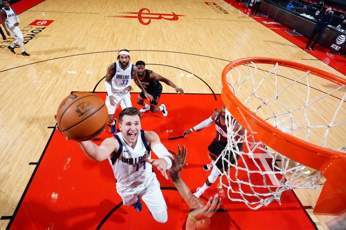 Mavs Rockets Luka Doncic tripla doppia