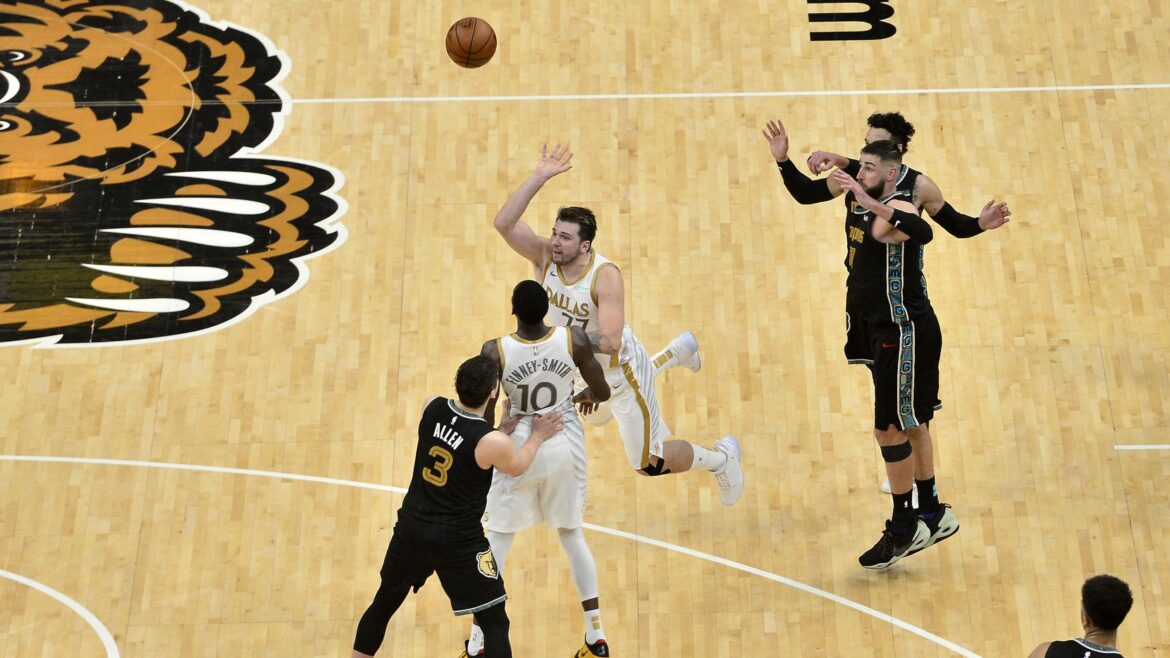 Luka Doncic tiro contro Grizzlies