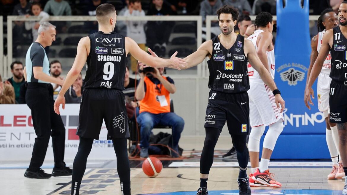 Spagnolo guida l'Aquila Trento alla vittoria sulla Germani Brescia