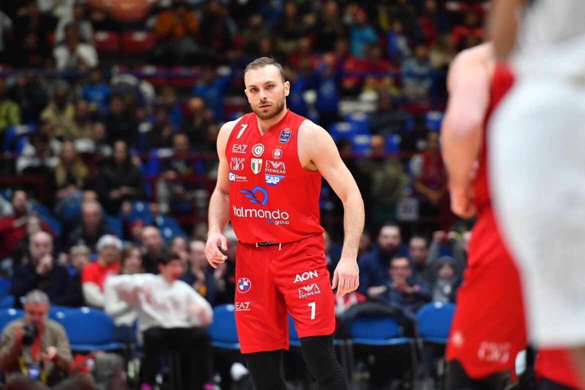 Stefano Tonut in maglia Olimpia Milano contro Trento