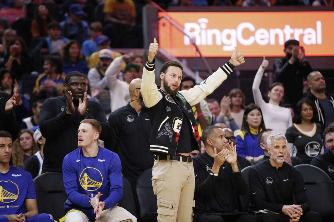 stephen curry infortunato in panchina