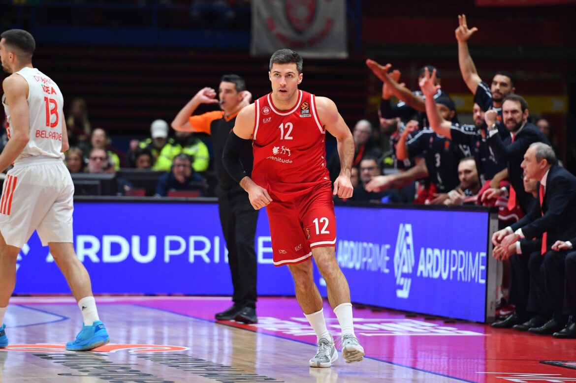 Billy Baron esulta dopo un canestro in Olimpia Milano-Stella Rossa.