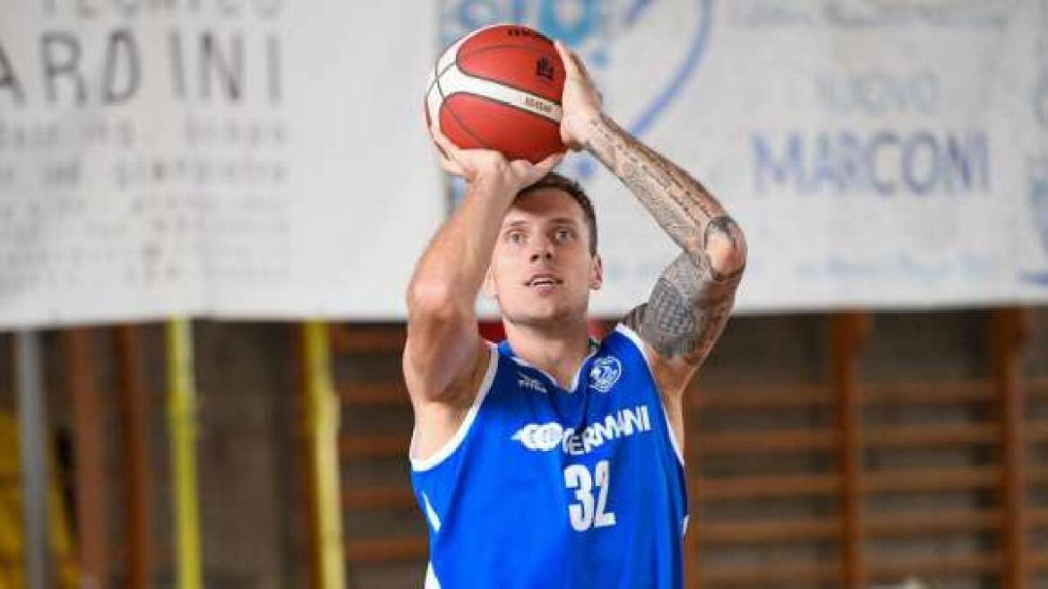 Stumbris firma con Trieste