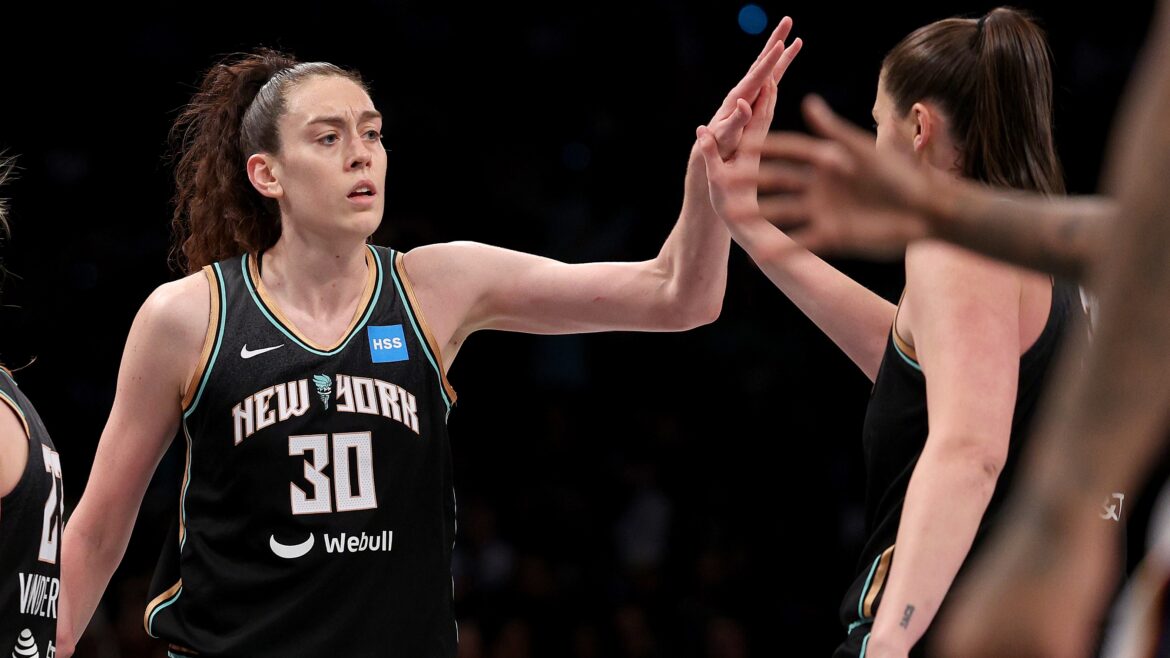 breanna stewart 45 punti liberty fever