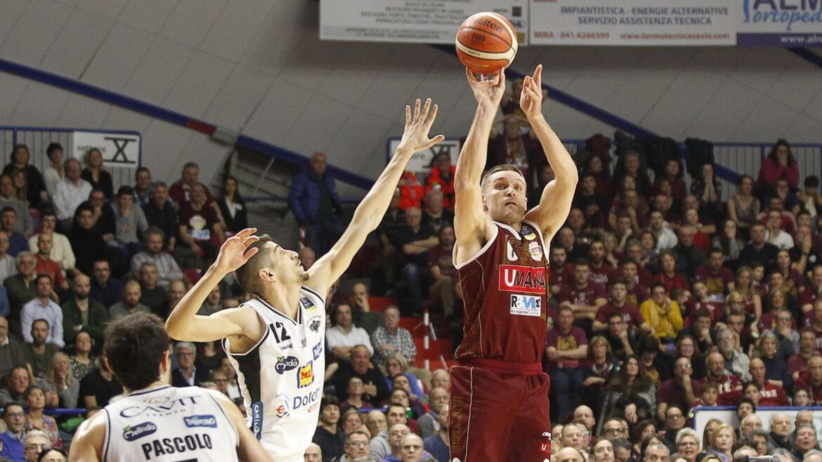 Reyer Venezia, Michael Bramos al tiro.