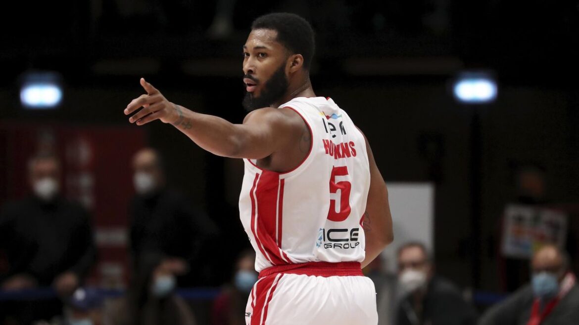 Mikael Hopkins lascia Reggio Emilia