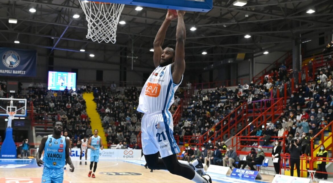 Happy Casa Brindisi firma Eric Lombardi