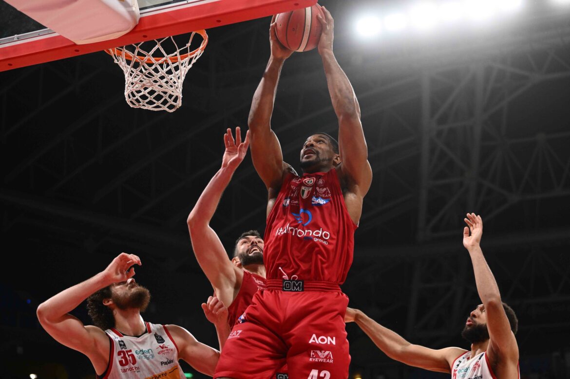 Olimpia Milano, Kyle Hines rinnova