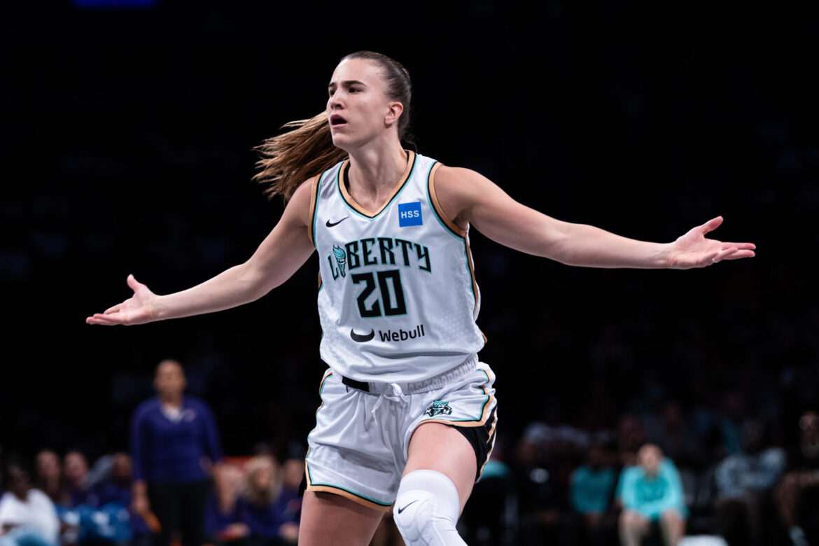 sabrina ionescu scarpe