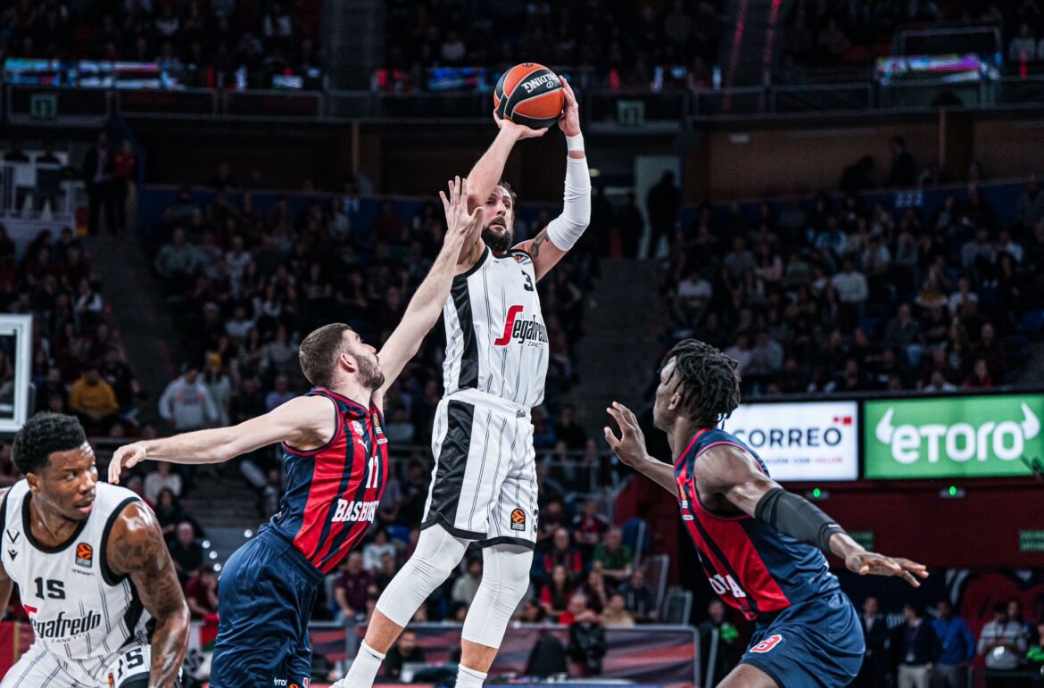 Belinelli al tiro contro il Baskonia nella vittoria della sua Virtus Bologna in Eurolega
