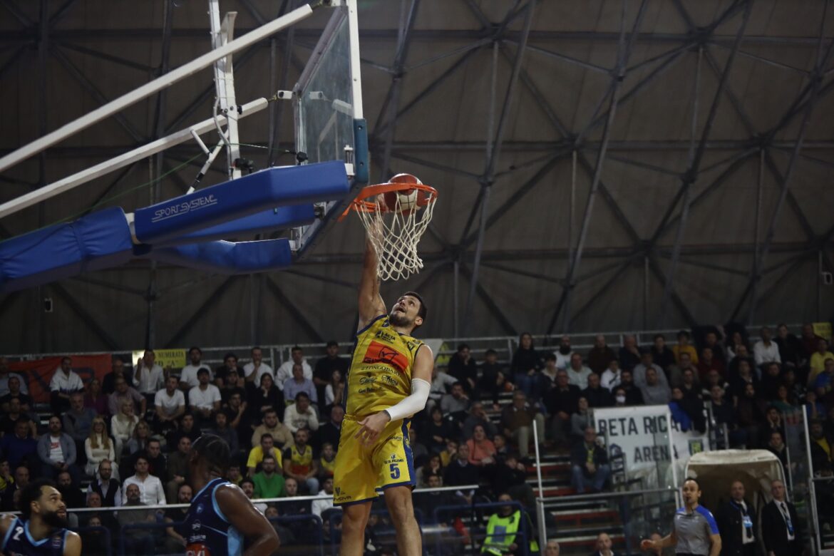 Gentile schiaccia contro Napoli