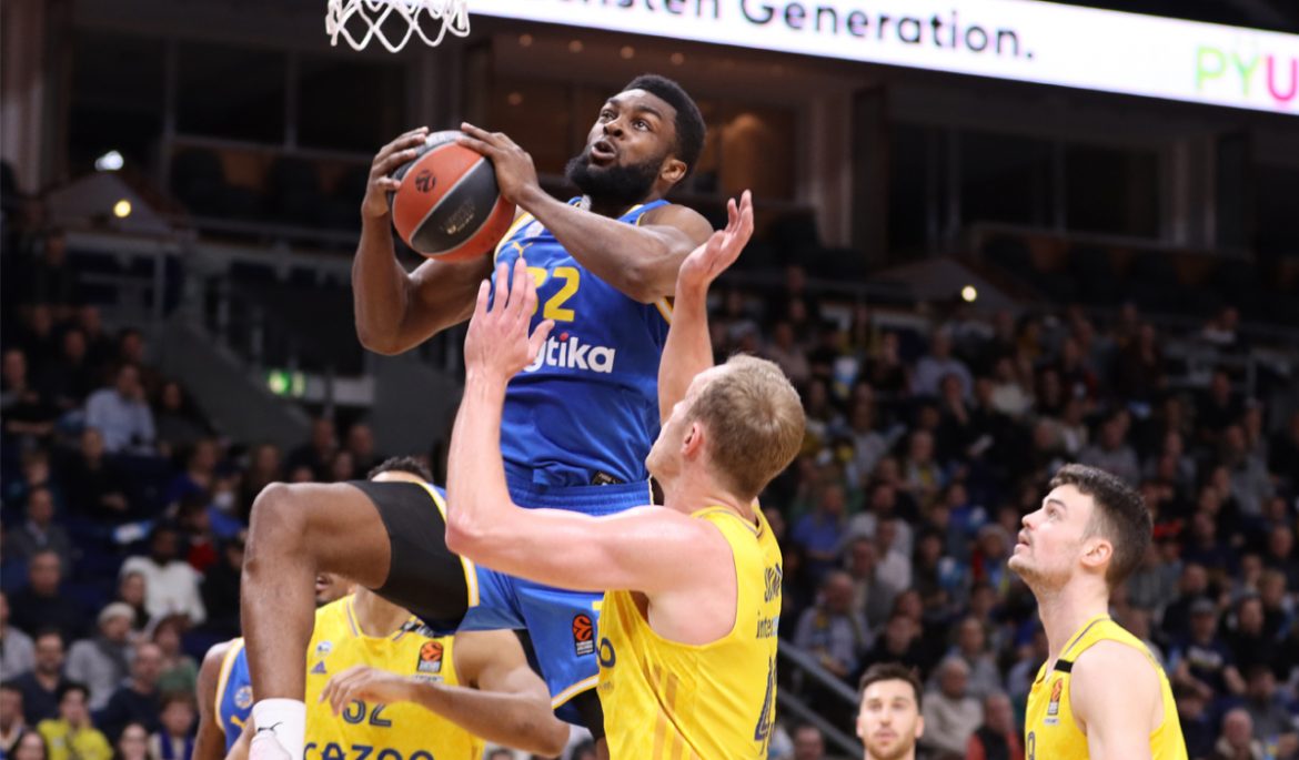 Josh Nebo firma con l'Olimpia Milano