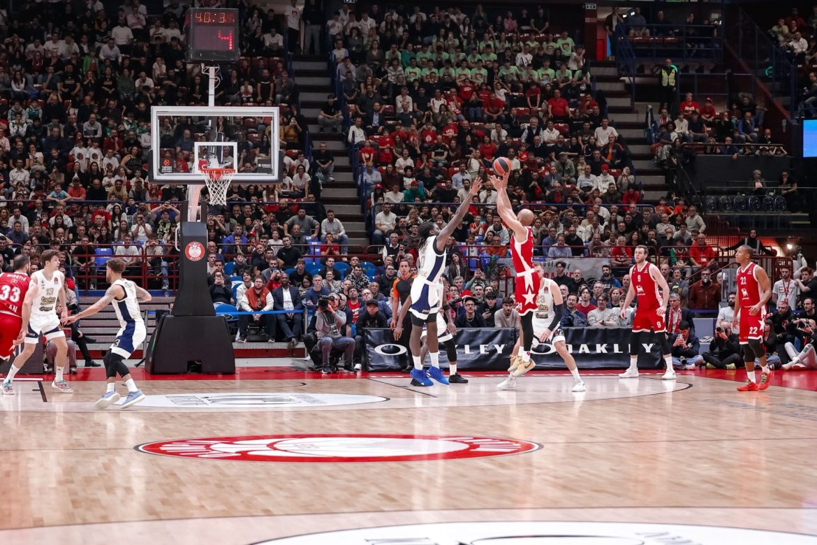 Il tiro decisivo di Shavon Shields in Olimpia Milano Fenerbahce di EuroLeague