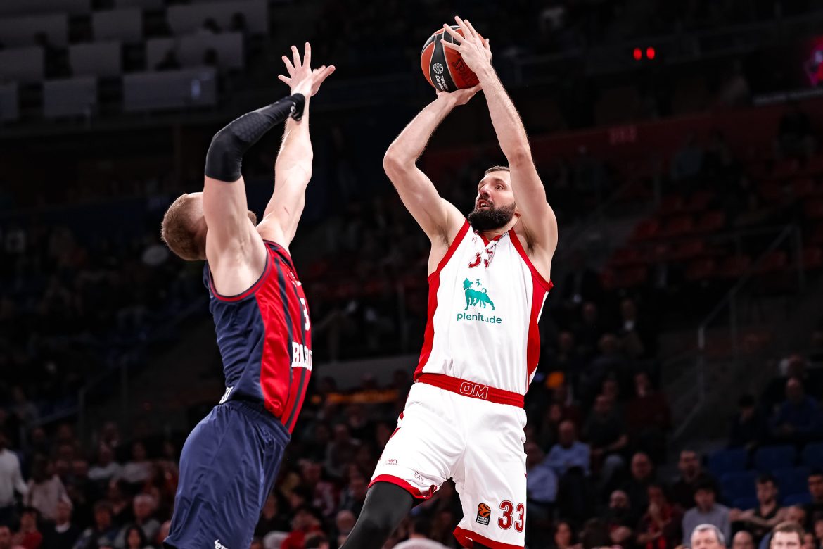 Olimpia Milano, Mirotic al tiro contro il Baskonia in EuroLeague