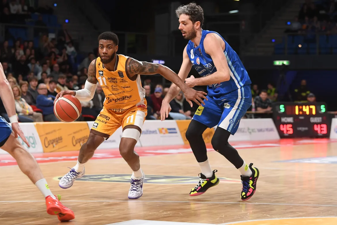 Justin Wright-Foreman è senza dubbio il protagonista della vittoria della VL Pesaro su una Germani Brescia che sembra aver perso certezze
