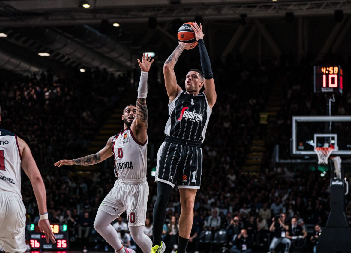 La Virtus Bologna vince contro la Vanoli Cremona: