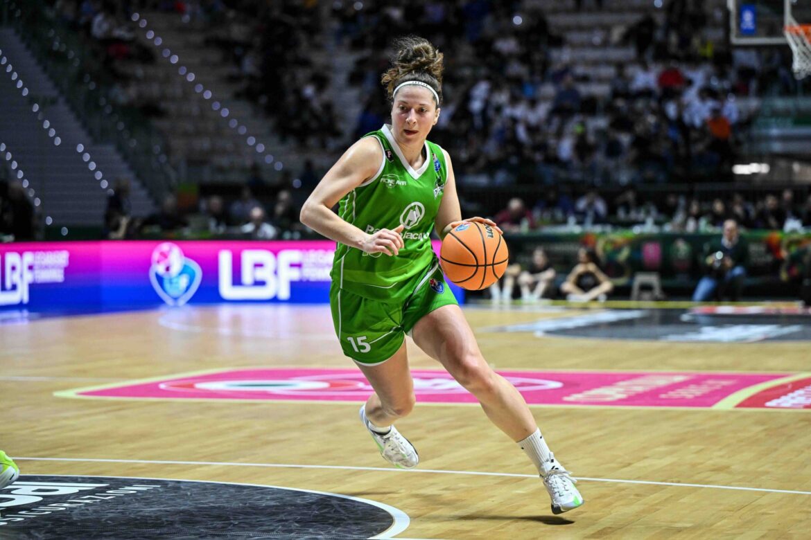 La Reyer firma Maria Miccoli