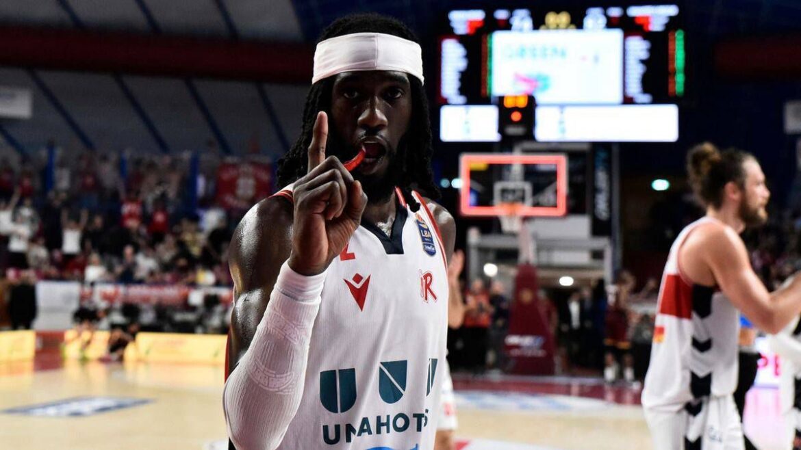 Briante Weber in maglia UnaHotels Reggio Emilia