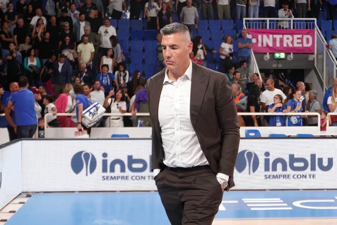 Luis Scola Pallacanestro Varese