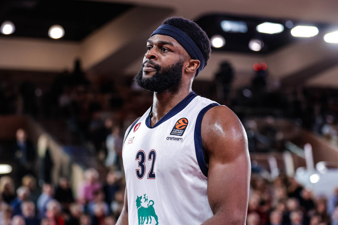 Olimpia Milano Josh Nebo