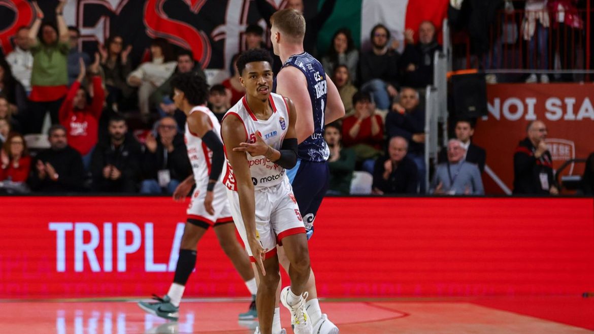 L'Openjobmetis Varese supera in volata Napoli Basket